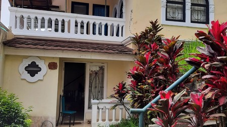 Dijual villa di kota bunga puncak