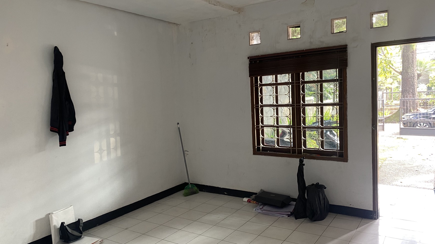 DISEWAKAN RUMAH UNTUK KANTOR, KLINIK KECANTIKAN