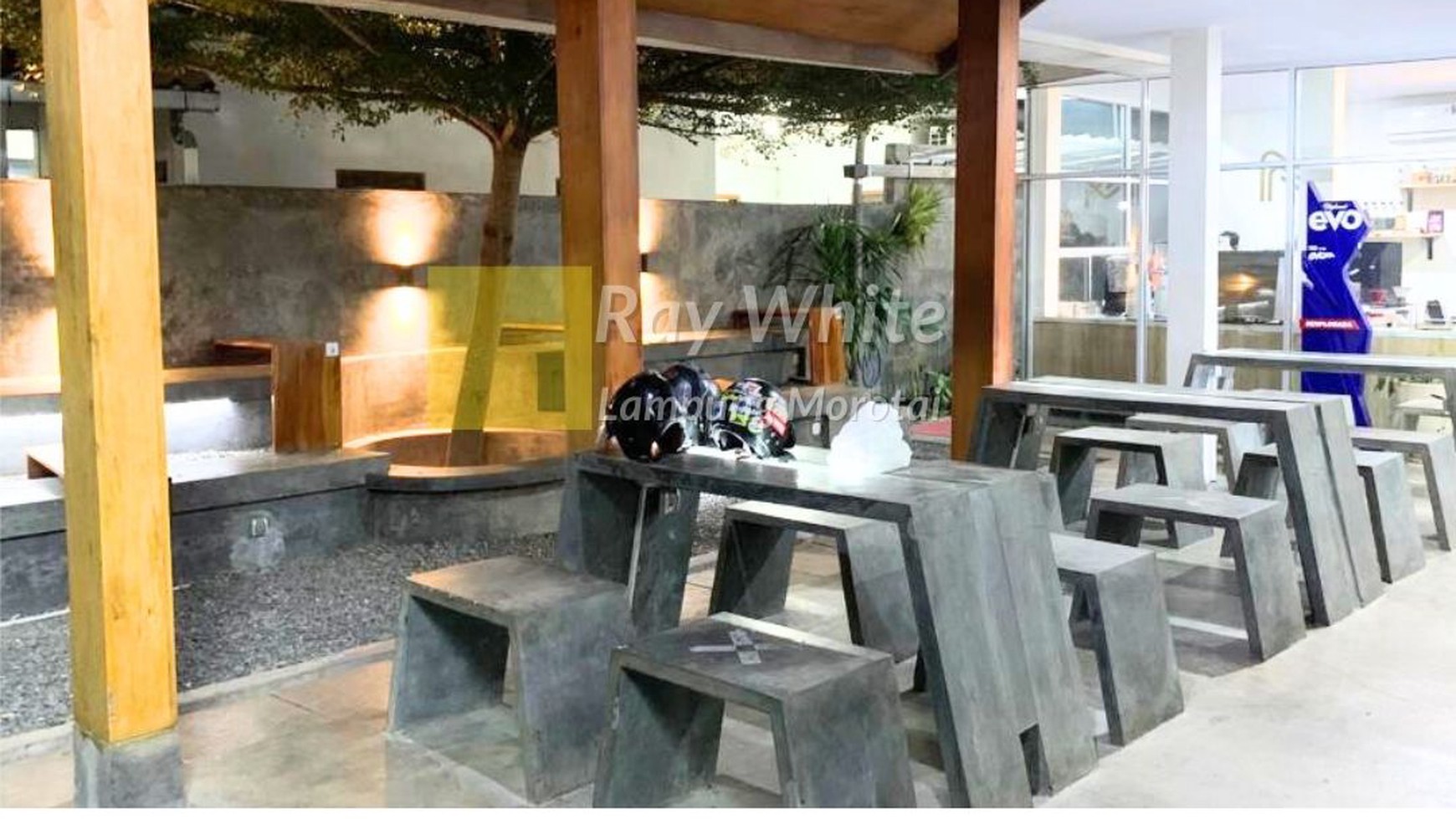 Disewakan bangunan Ex Cafe SEMI FURNISHED di pahoman srategis