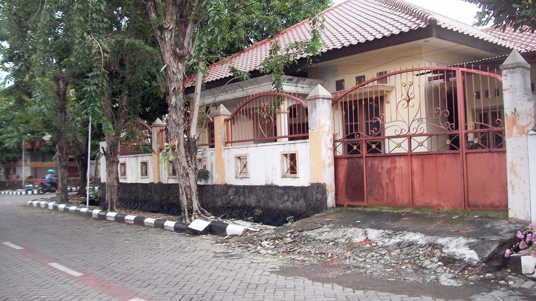 Rumah di Kutisari Indah Utara Surabaya Selatan, Hook/Pojokan, Bagus + Terawat