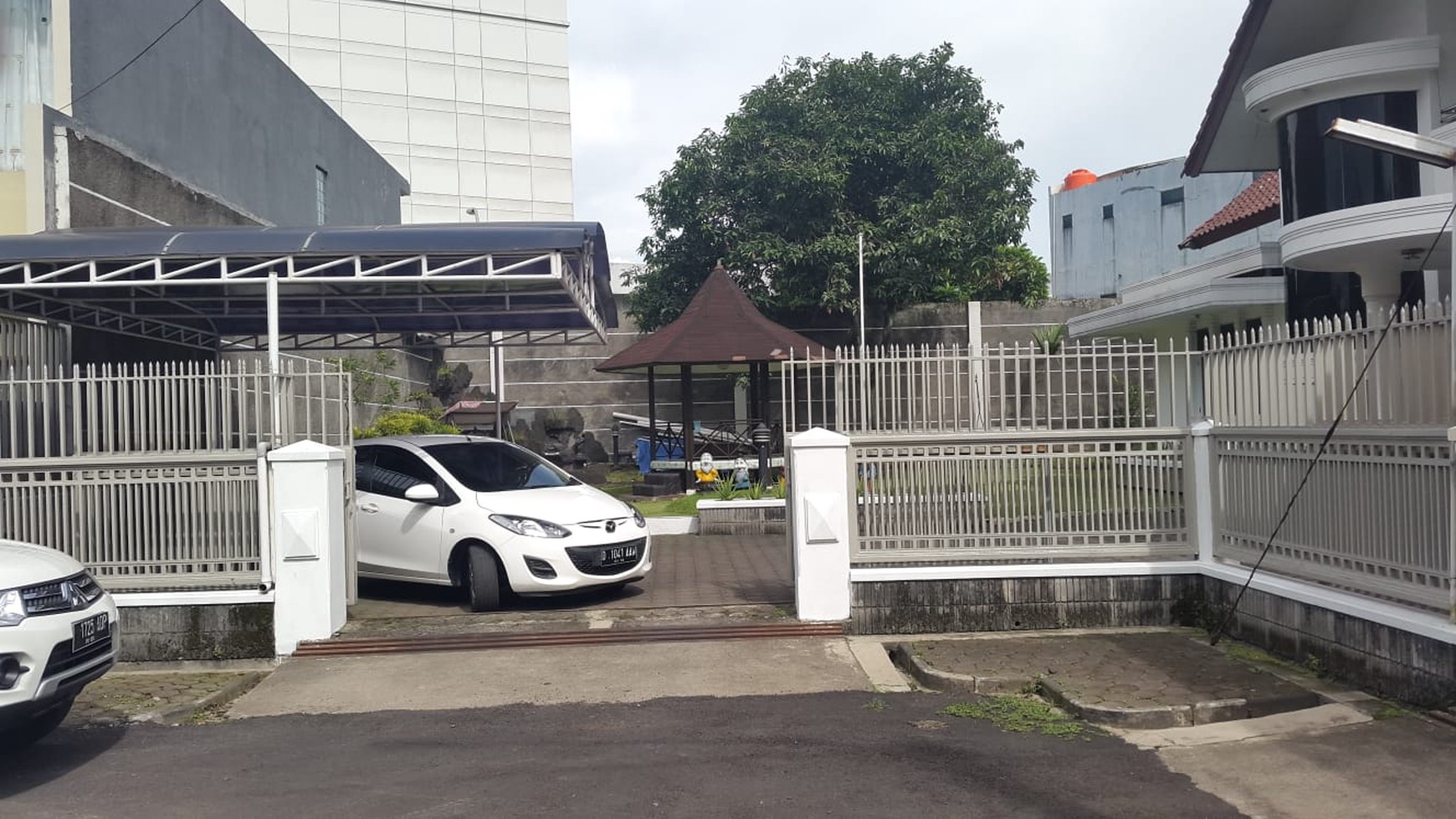 Rumah Lux Hook di Komplek Kurdi Bandung