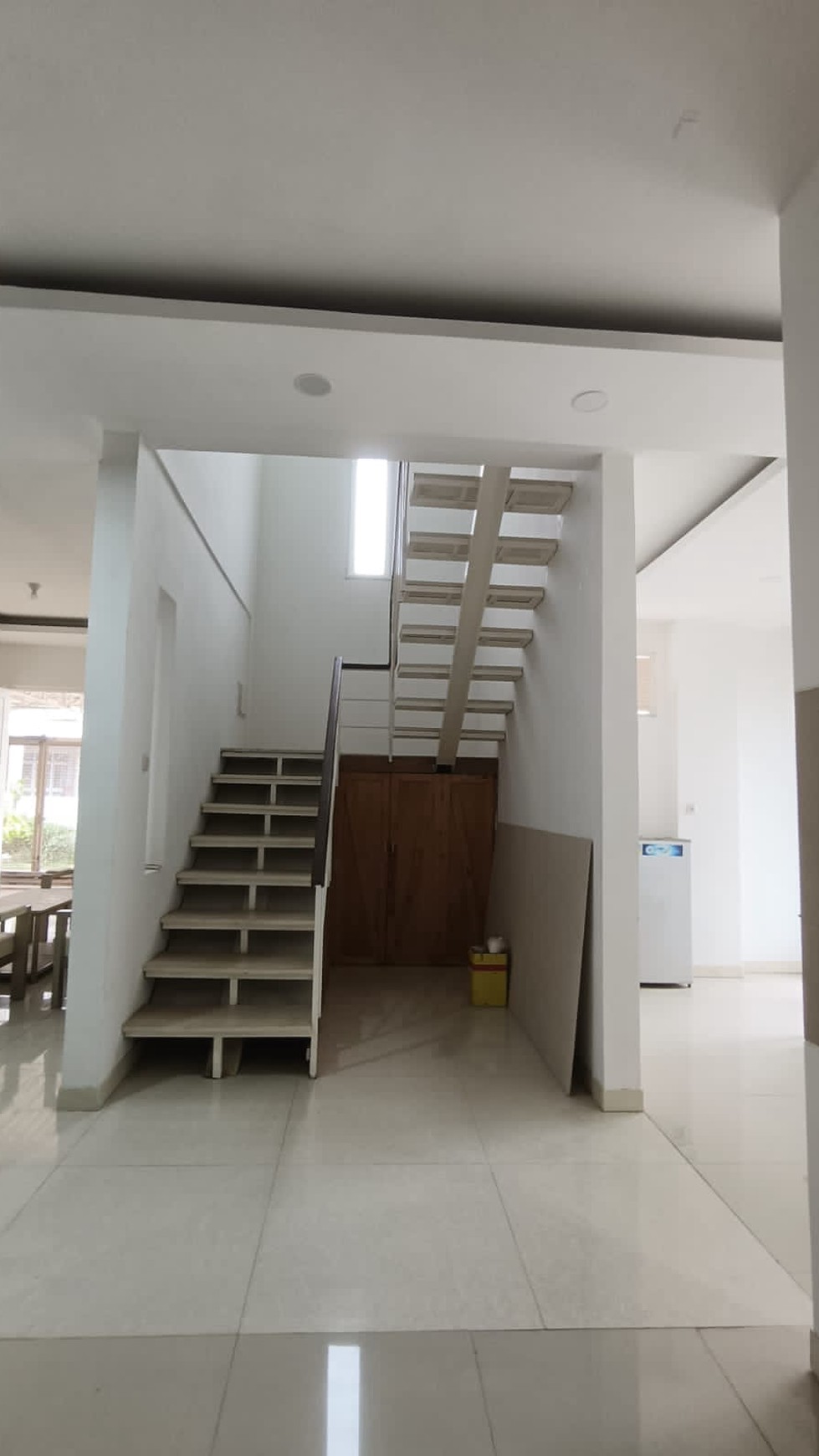 Rumah Mewah Modern Siap Huni di Villa Bintaro Regency