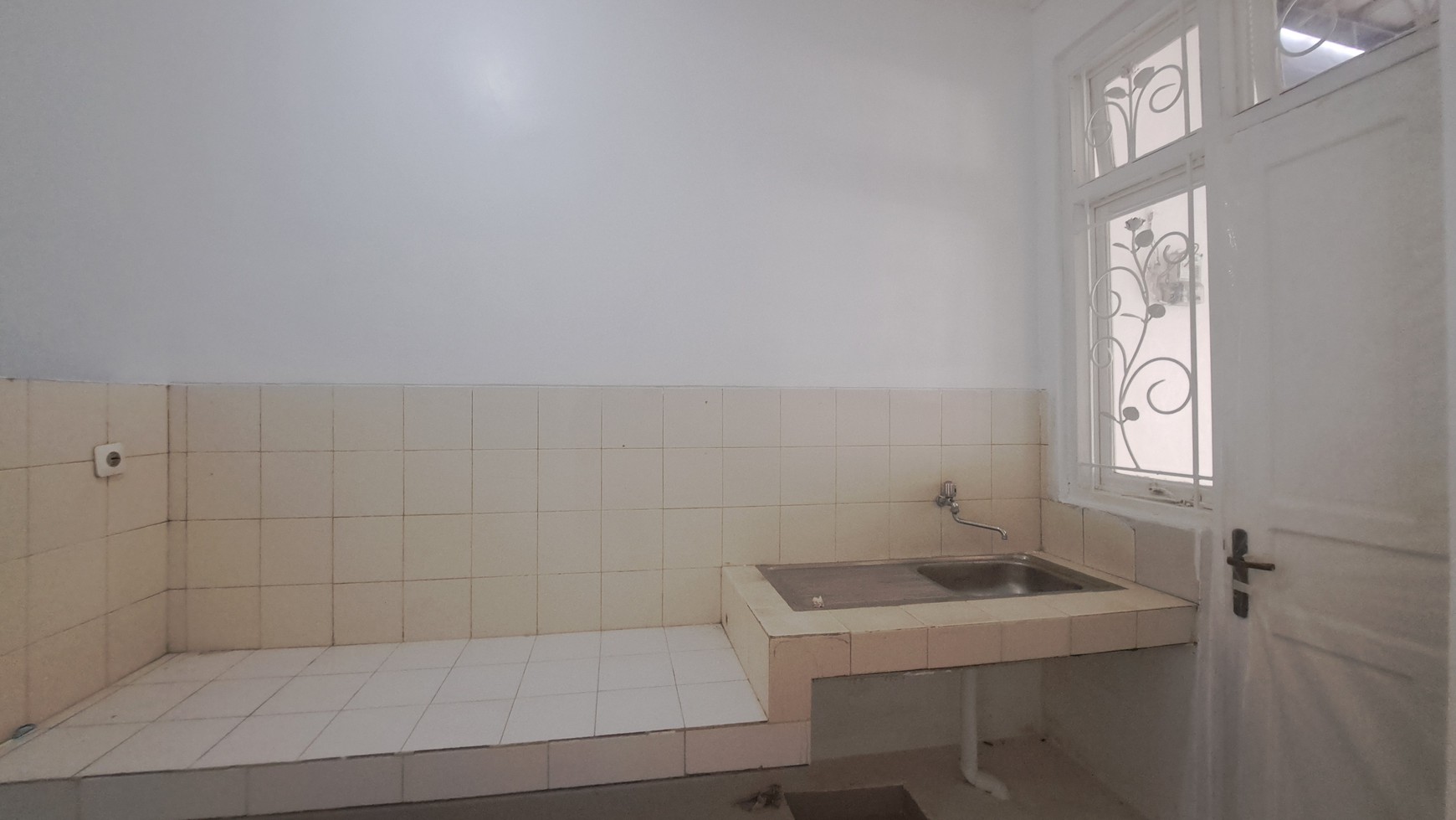 Rumah dua lantai, adem di Cluster terdepan Kota Wisata