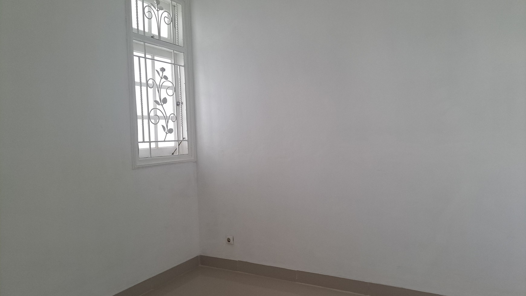 Rumah dua lantai, adem di Cluster terdepan Kota Wisata