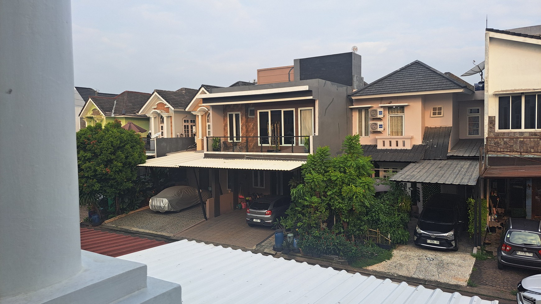 Rumah dua lantai, adem di Cluster terdepan Kota Wisata