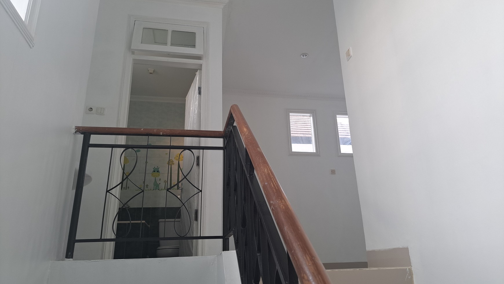 Rumah dua lantai, adem di Cluster terdepan Kota Wisata