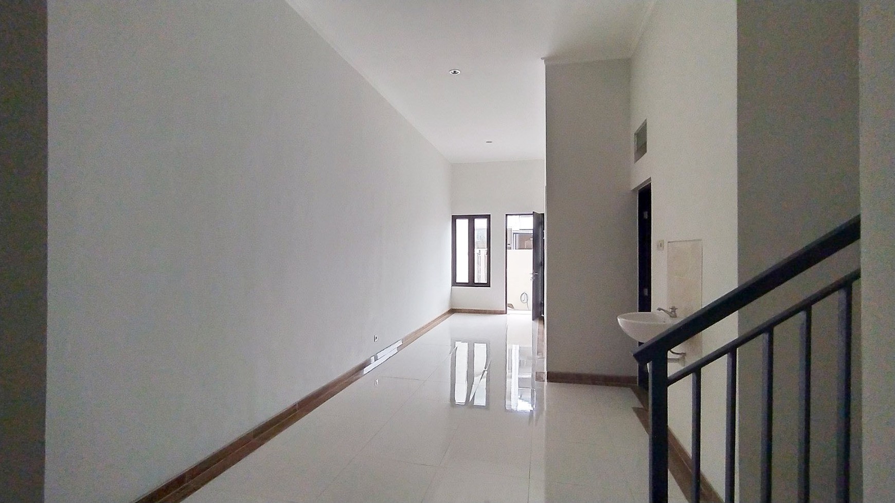 Rumah Baru Gress di Rungkut Asri Utara Surabaya Timur, Minimalis, 2 Lantai, sisa 1 unit aja !!!