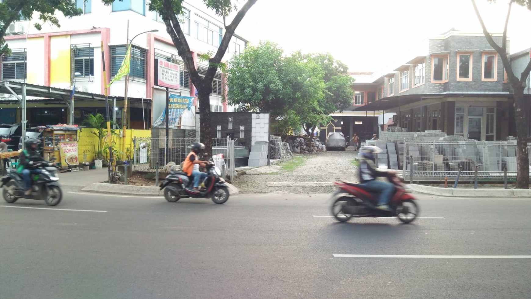 Ruang Usaha Lokasi Strategis Pinggir Jalan Raya @Graha Raya