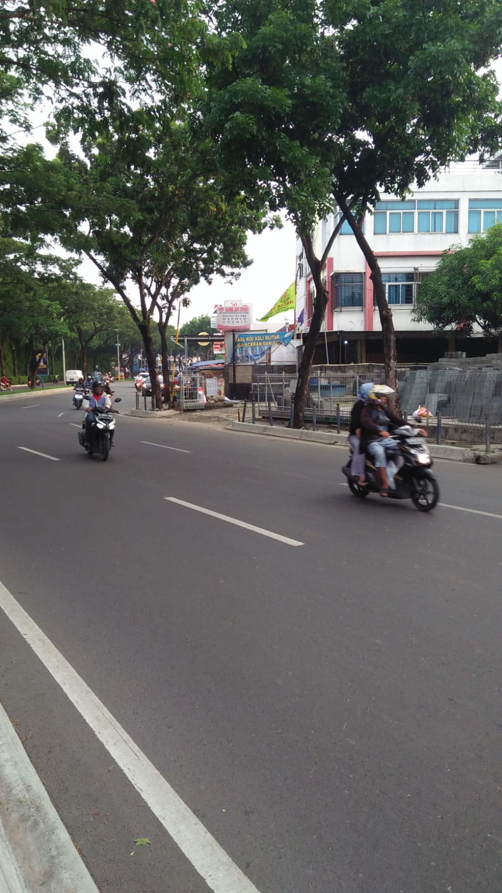 Ruang Usaha Lokasi Strategis Pinggir Jalan Raya @Graha Raya