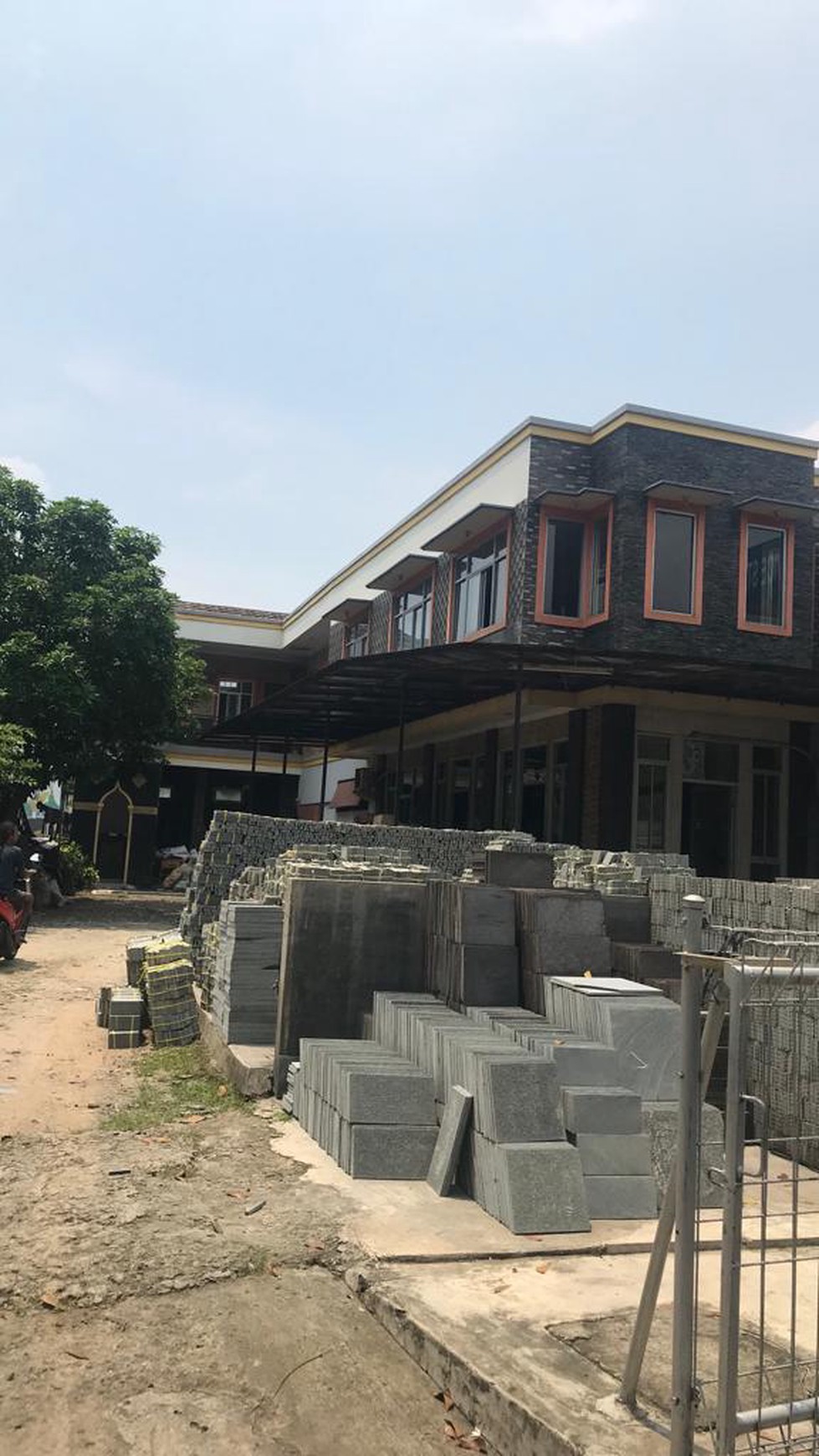 Ruang Usaha Lokasi Strategis Pinggir Jalan Raya @Graha Raya