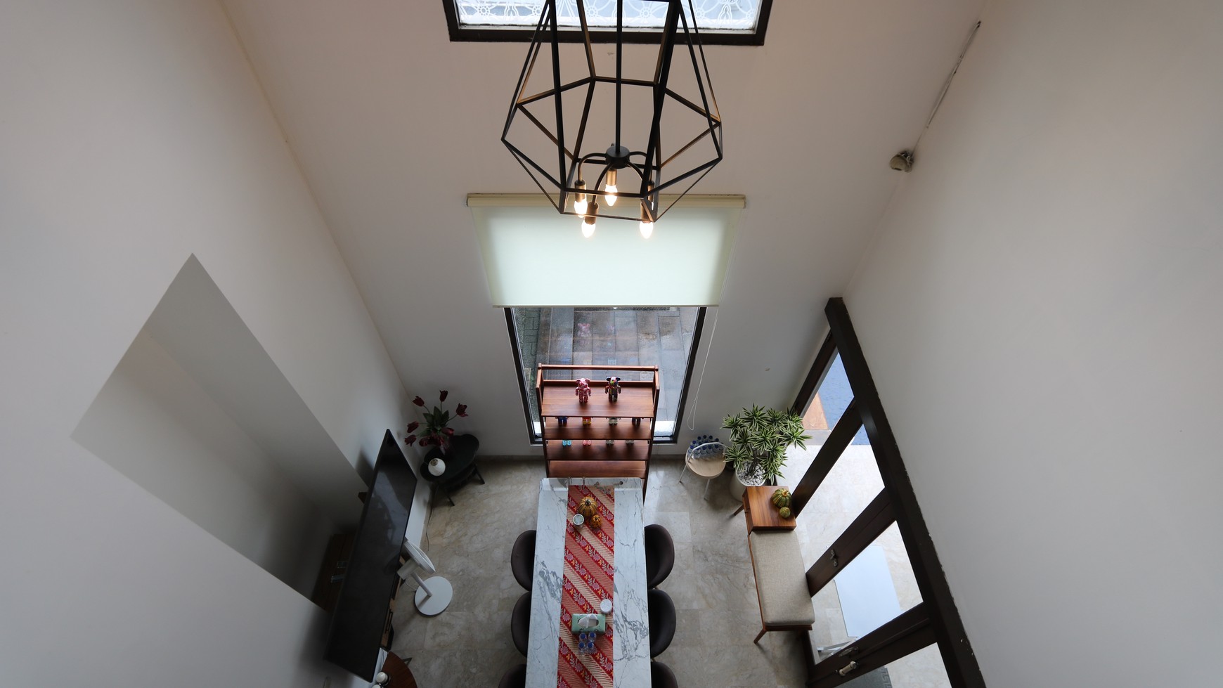 DIJUAL RUMAH MODERN MINIMALIS DENGAN KOLAM RENANG DI JATI PADANG PASAR MINGGU, DEKAT CILANDAK, TB SIMATUPANG / For Sale : A Modern & Minimalist Home with Pool