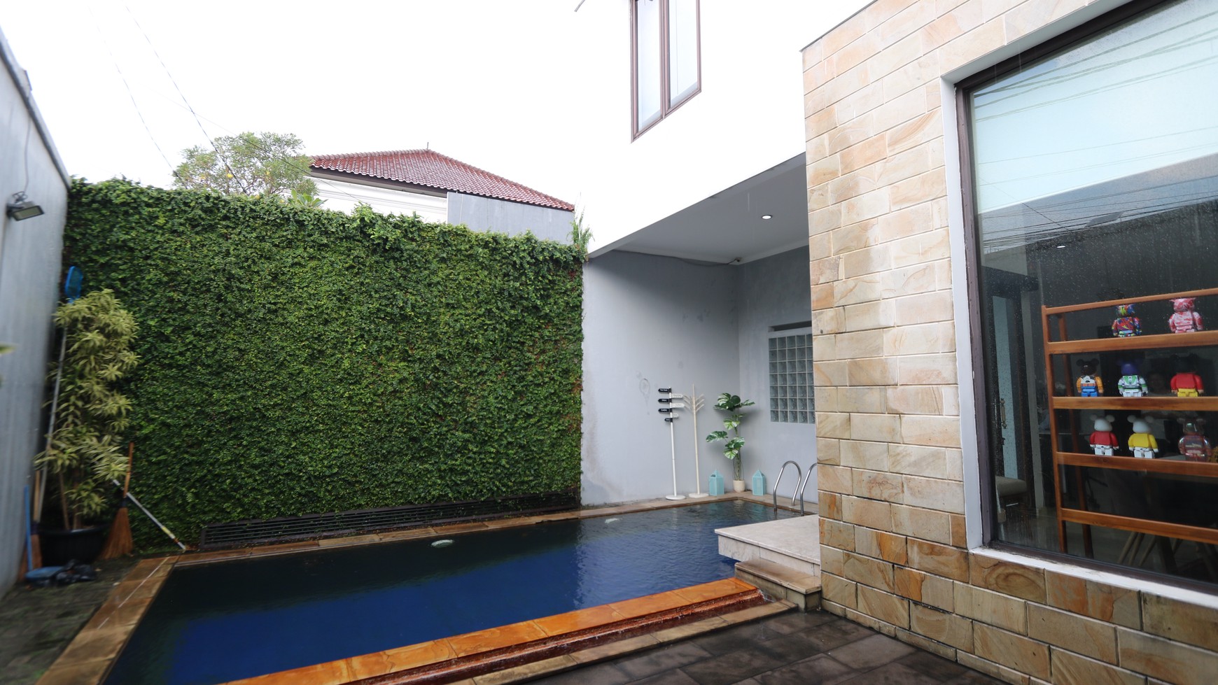 DIJUAL RUMAH MODERN MINIMALIS DENGAN KOLAM RENANG DI JATI PADANG PASAR MINGGU, DEKAT CILANDAK, TB SIMATUPANG / For Sale : A Modern & Minimalist Home with Pool