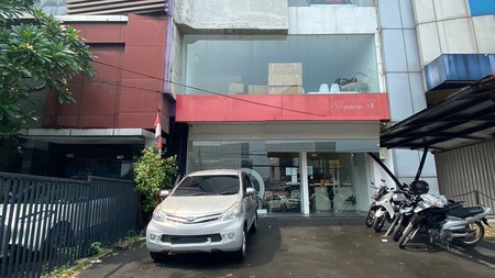 Ruang usaha daerah commercil, bagus di pinggir jalan utama di jakarta selatan