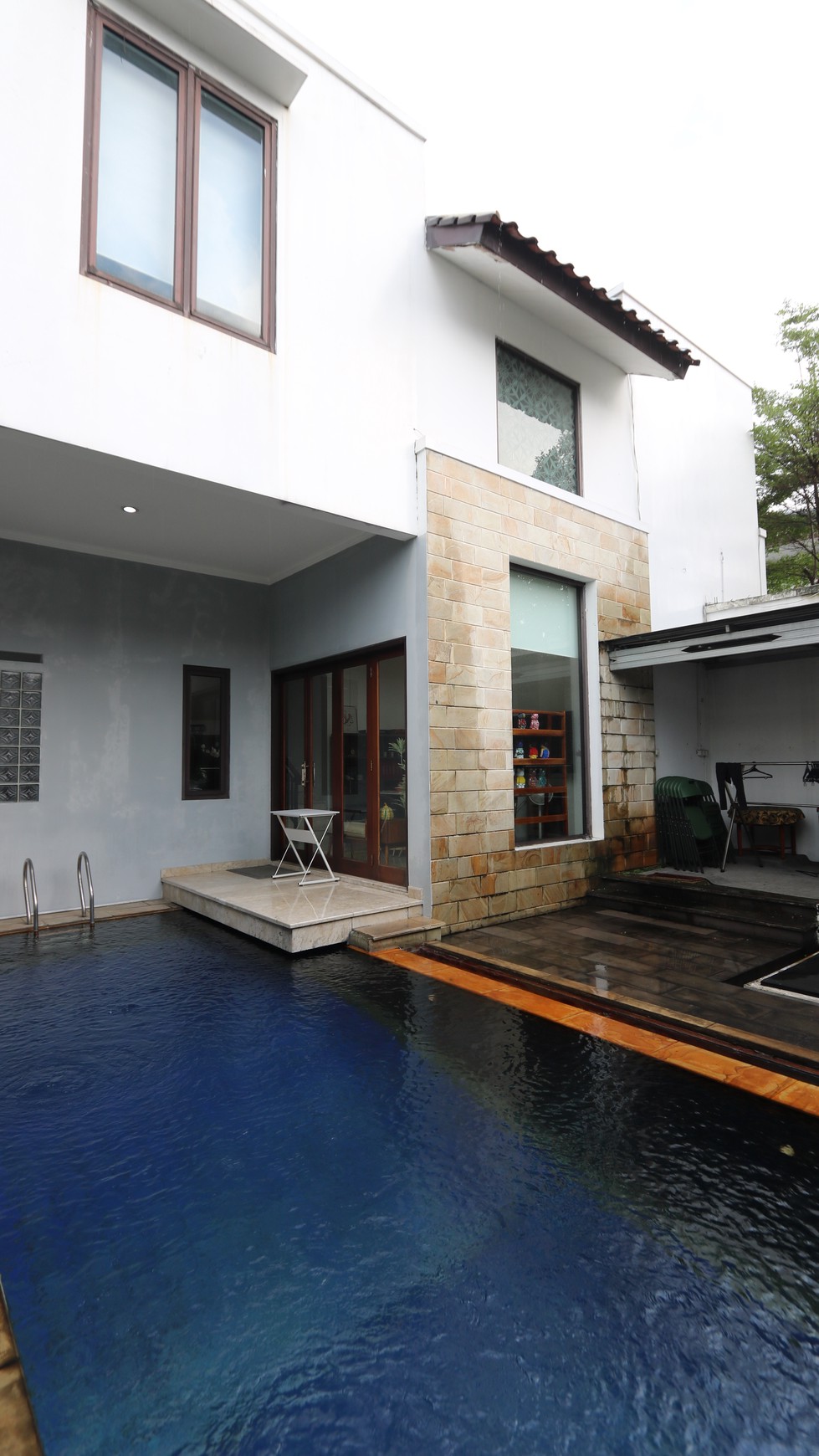 DIJUAL RUMAH MODERN DESAIN MINIMALIS DI JATI PADANG PASAR MINGGU DENGAN KOLAM RENANG / For Sale : A Modern & Minimalis Home with Pool