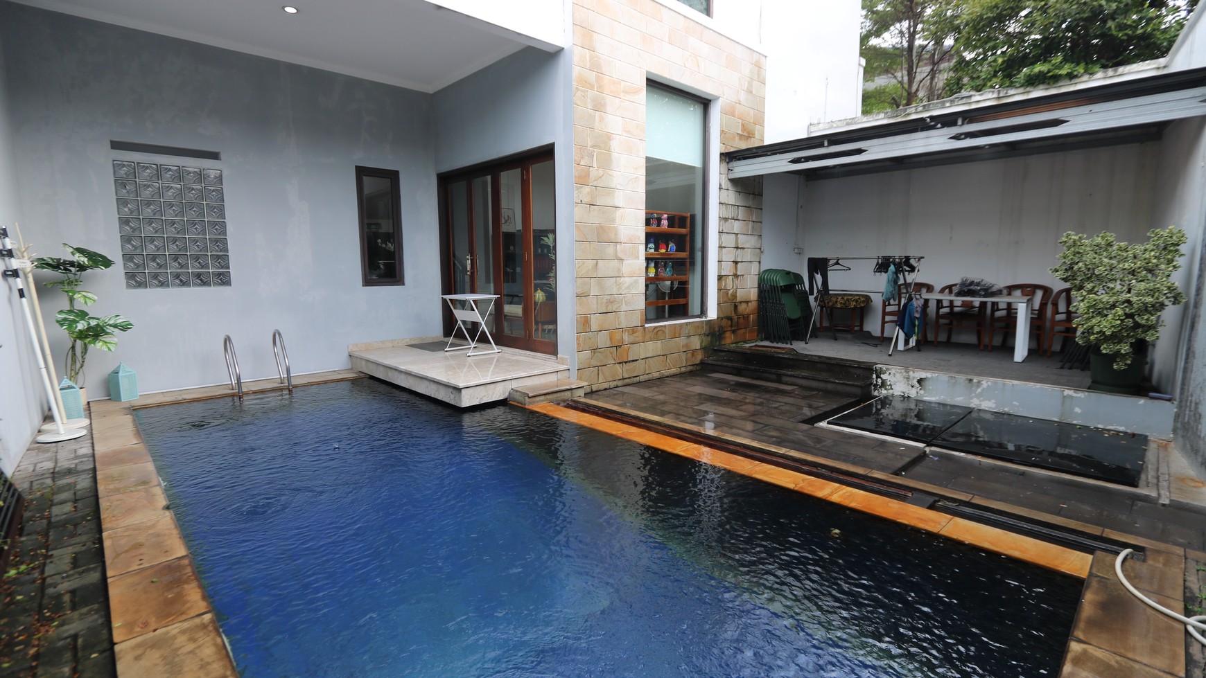 DIJUAL RUMAH MODERN DESAIN MINIMALIS DI JATI PADANG PASAR MINGGU DENGAN KOLAM RENANG / For Sale : A Modern & Minimalis Home with Pool