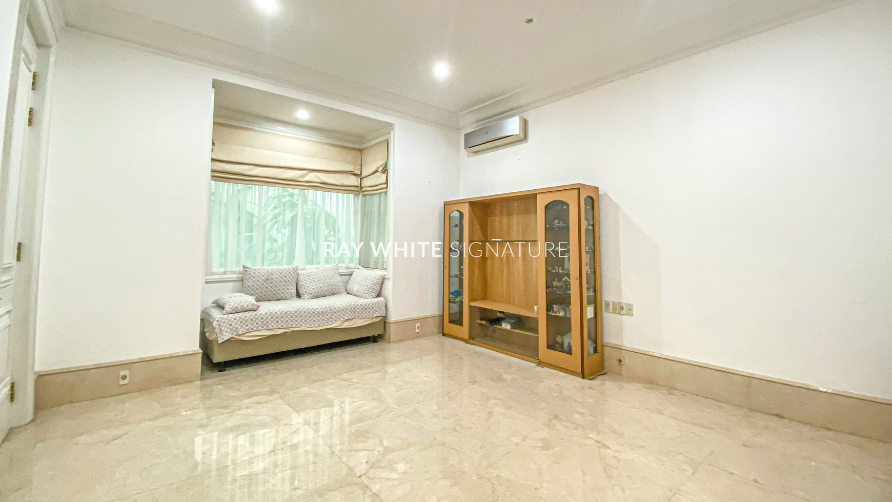 Exclusive Luxury and Tranquil House for Rent in Prime Location Mega Kuningan Area