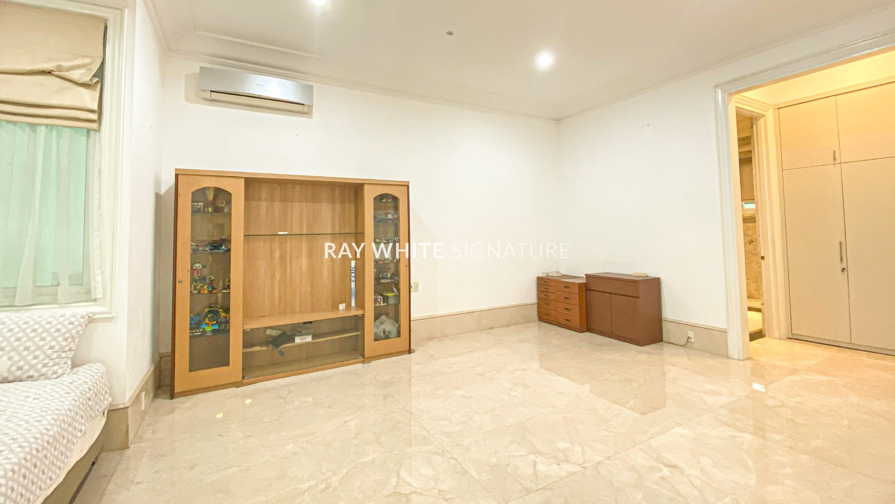 Exclusive Luxury and Tranquil House for Rent in Prime Location Mega Kuningan Area