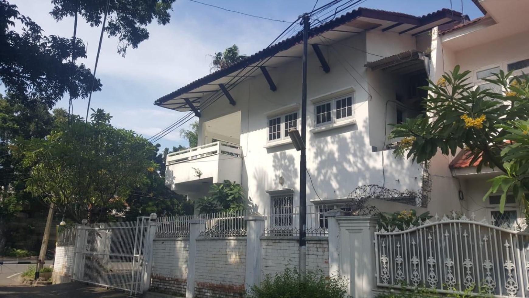 Rumah dipinggir Jalan Bintaro 1