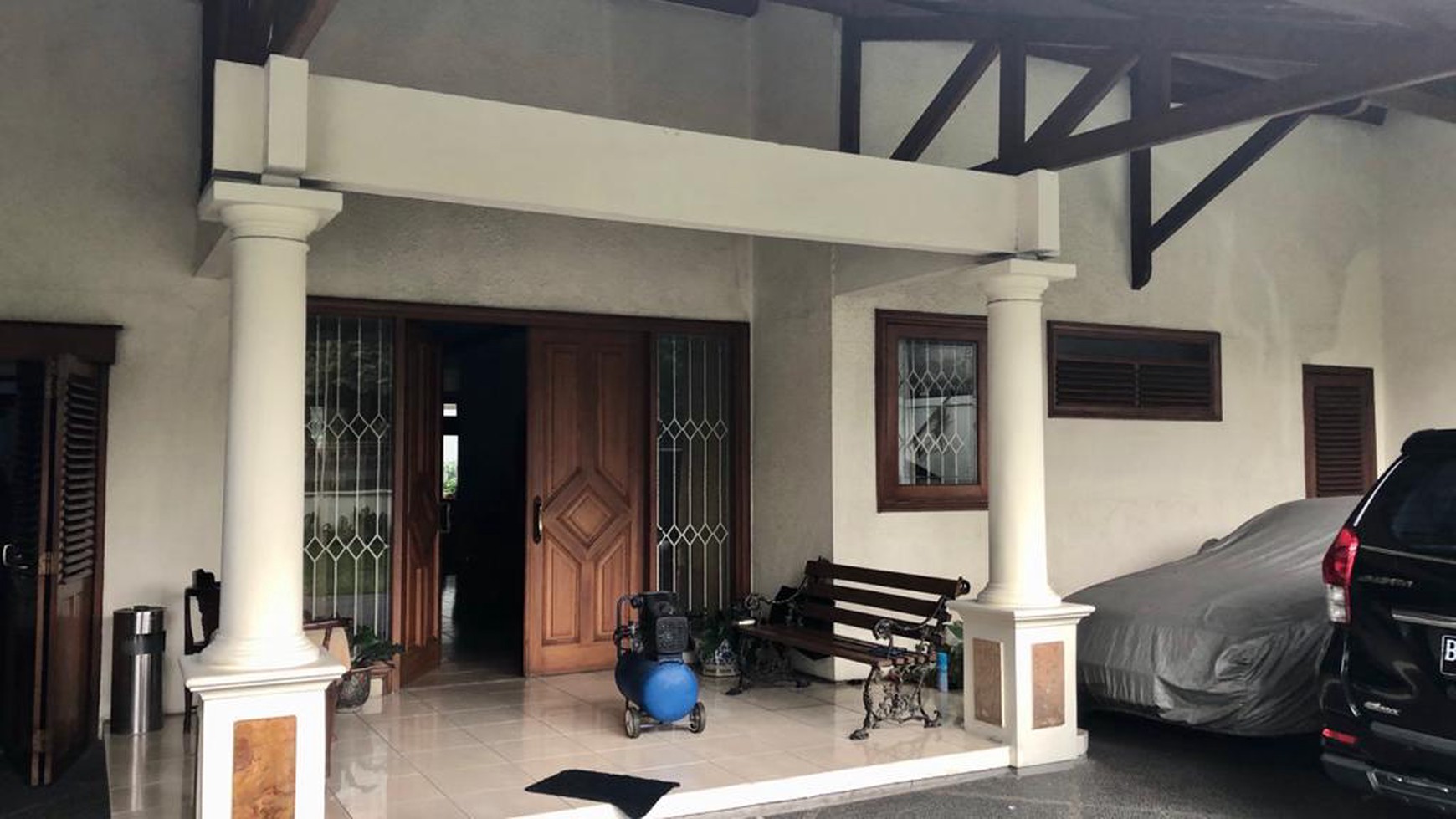 Rumah Besar dengan Taman Cantik & Kolam Renang di Cipete Jakarta Selatan