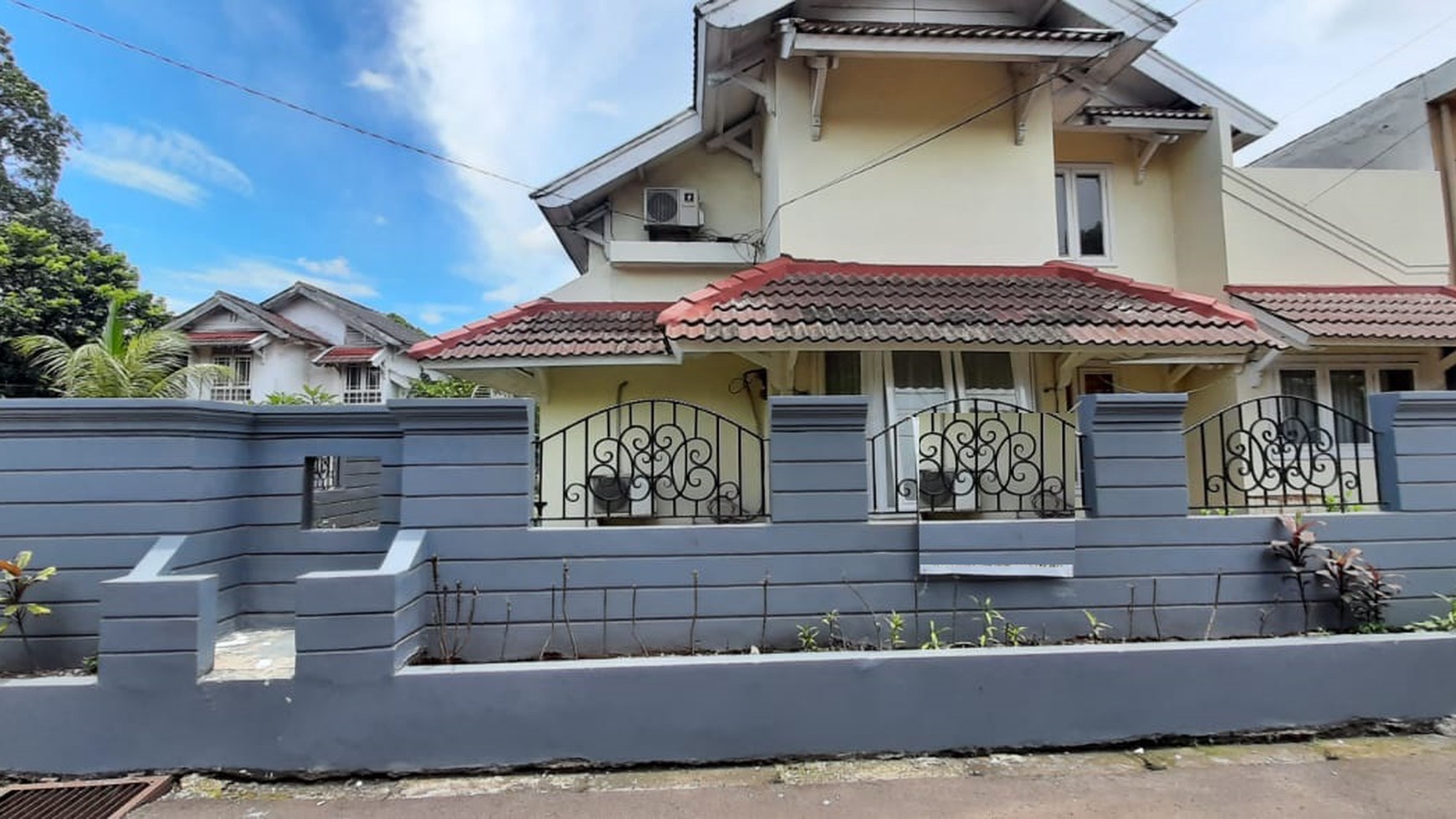 Rumah Siap Huni  di Ciputat