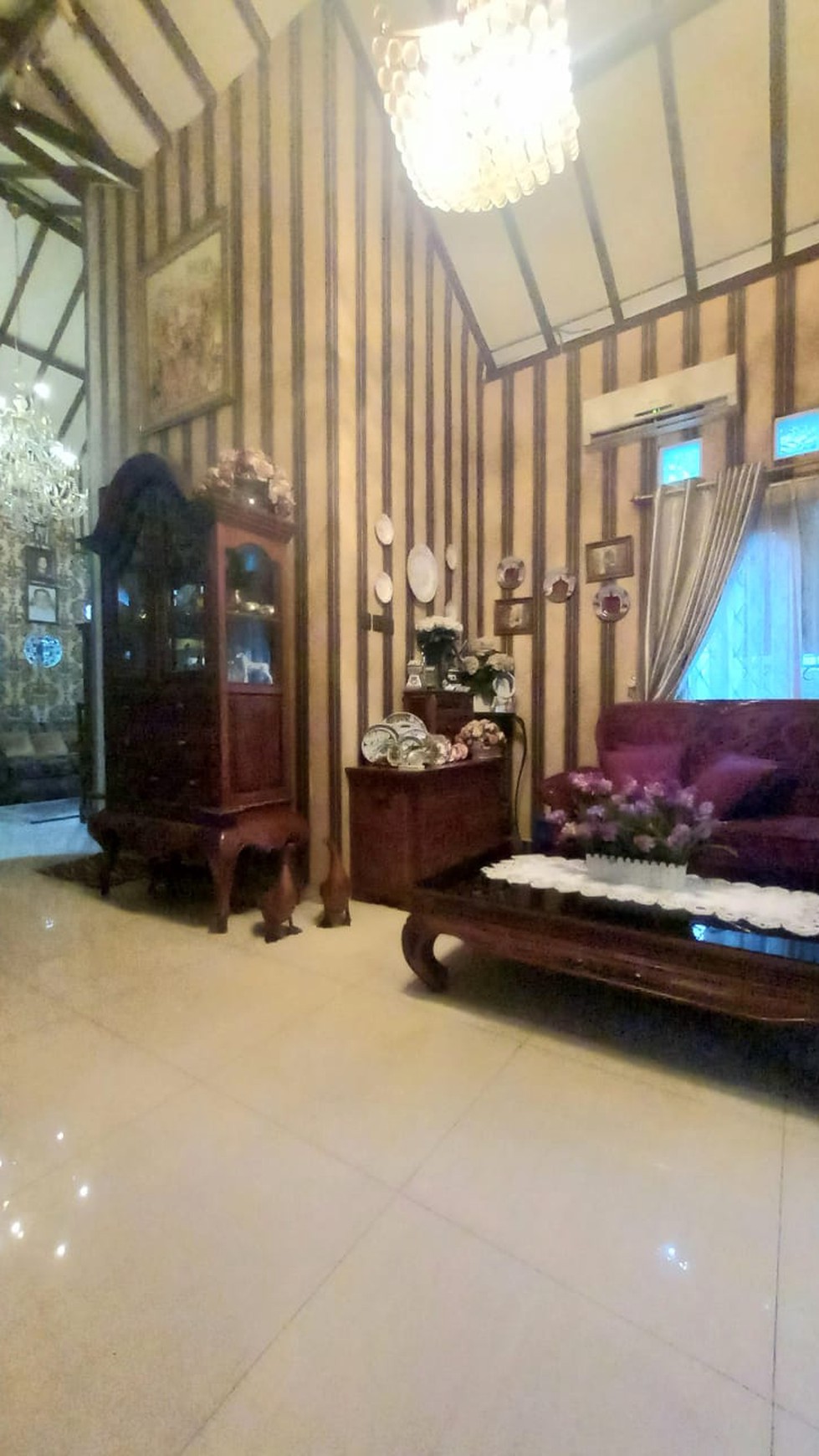 Rumah Luxury, Asri, Bagus lingkungan aman dan nyaman siap huni di Ciputat.