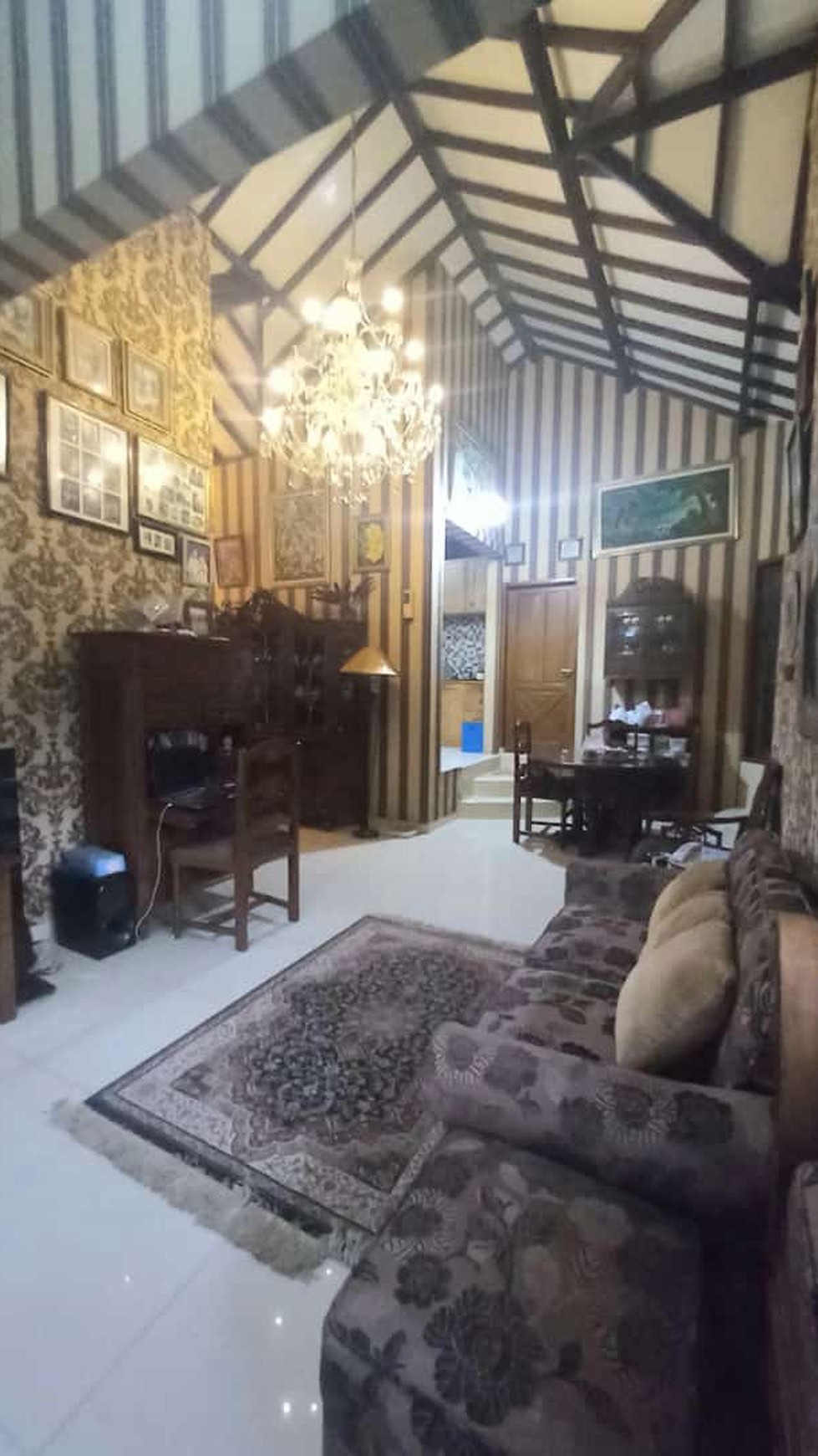 Rumah Luxury, Asri, Bagus lingkungan aman dan nyaman siap huni di Ciputat.