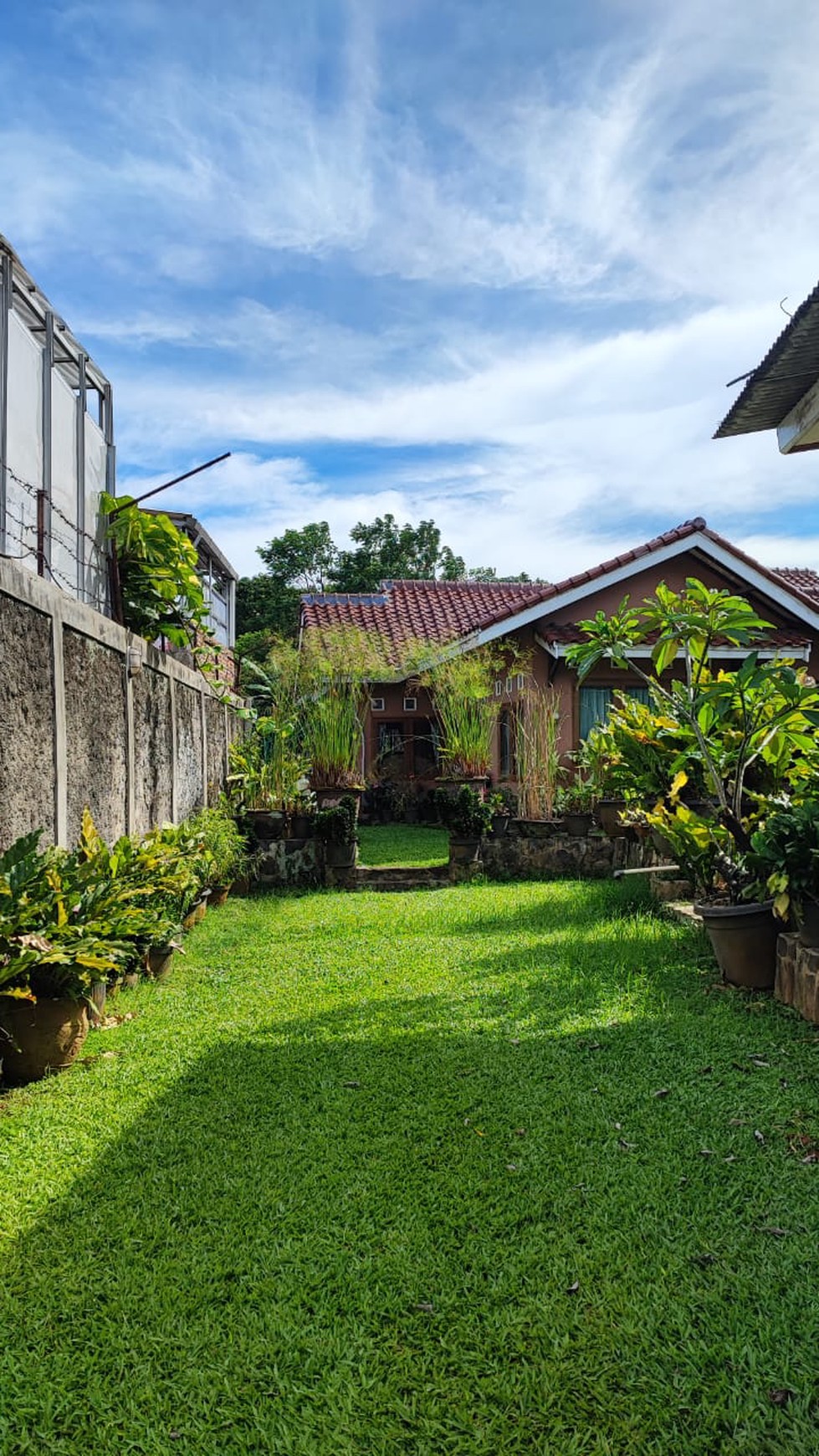 Rumah Luxury, Asri, Bagus lingkungan aman dan nyaman siap huni di Ciputat.