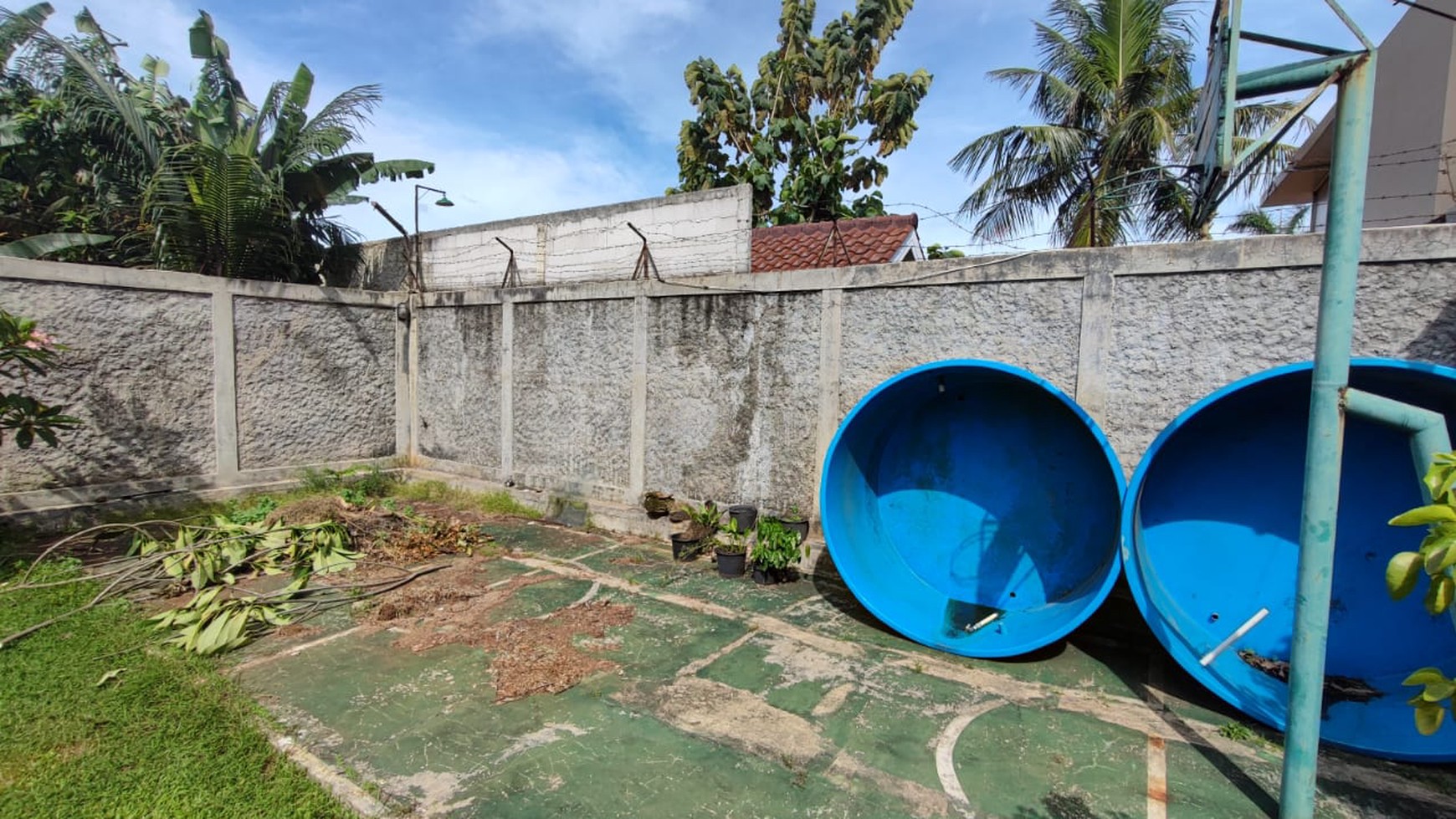 Rumah Luxury, Asri, Bagus lingkungan aman dan nyaman siap huni di Ciputat.