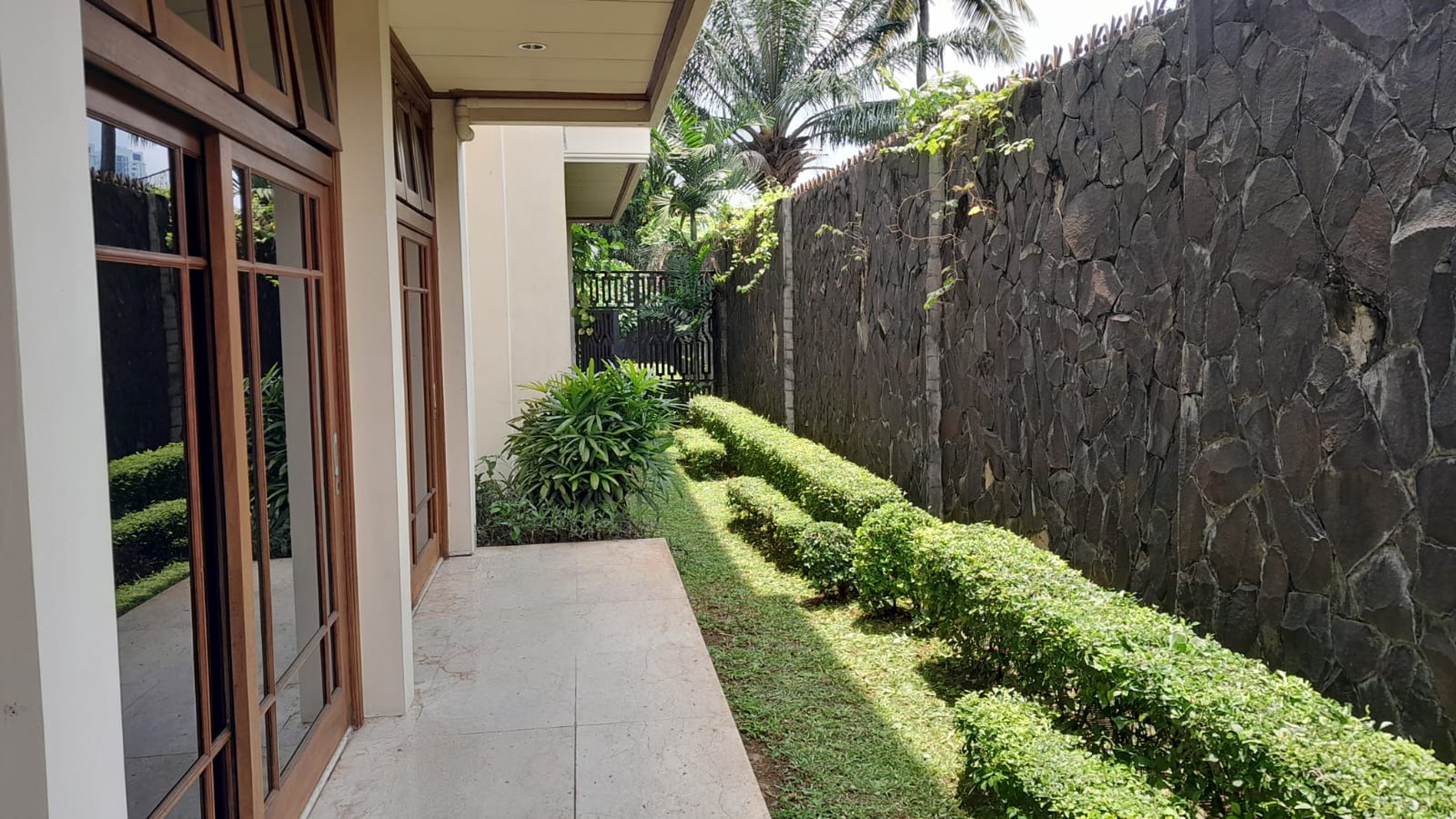 Rumah Mewah Strategis di Patra Kuningan,  Jakarta Selatan.