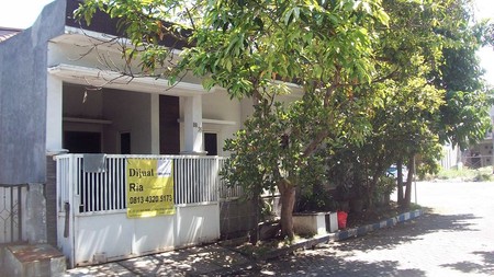 Rumah di Perum Juanda Regency Sidoarjo, 1.5 Lantai, Hook/Pojokan, Dekat Bandara, Siap Huni - RI -