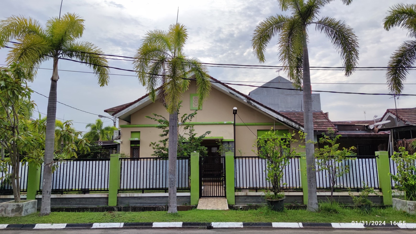 Rumah Cluster Aralia, Harapan Indah Luas 320m2