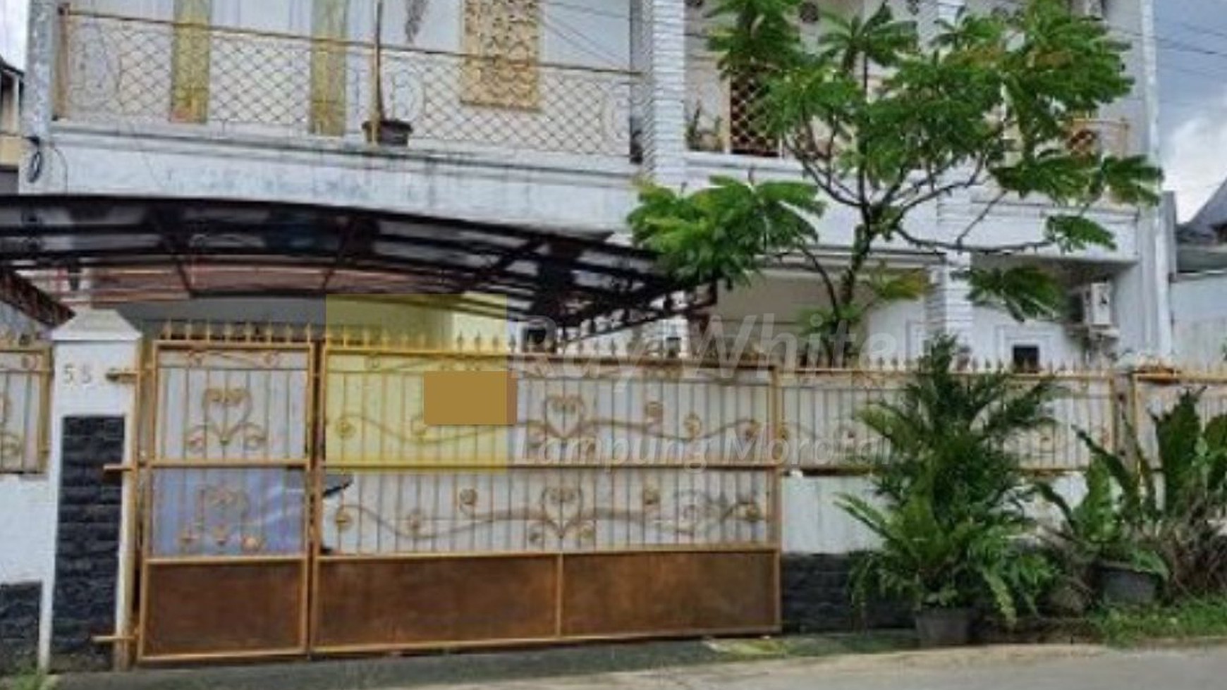 Dijual rumah besar dalam perumahan