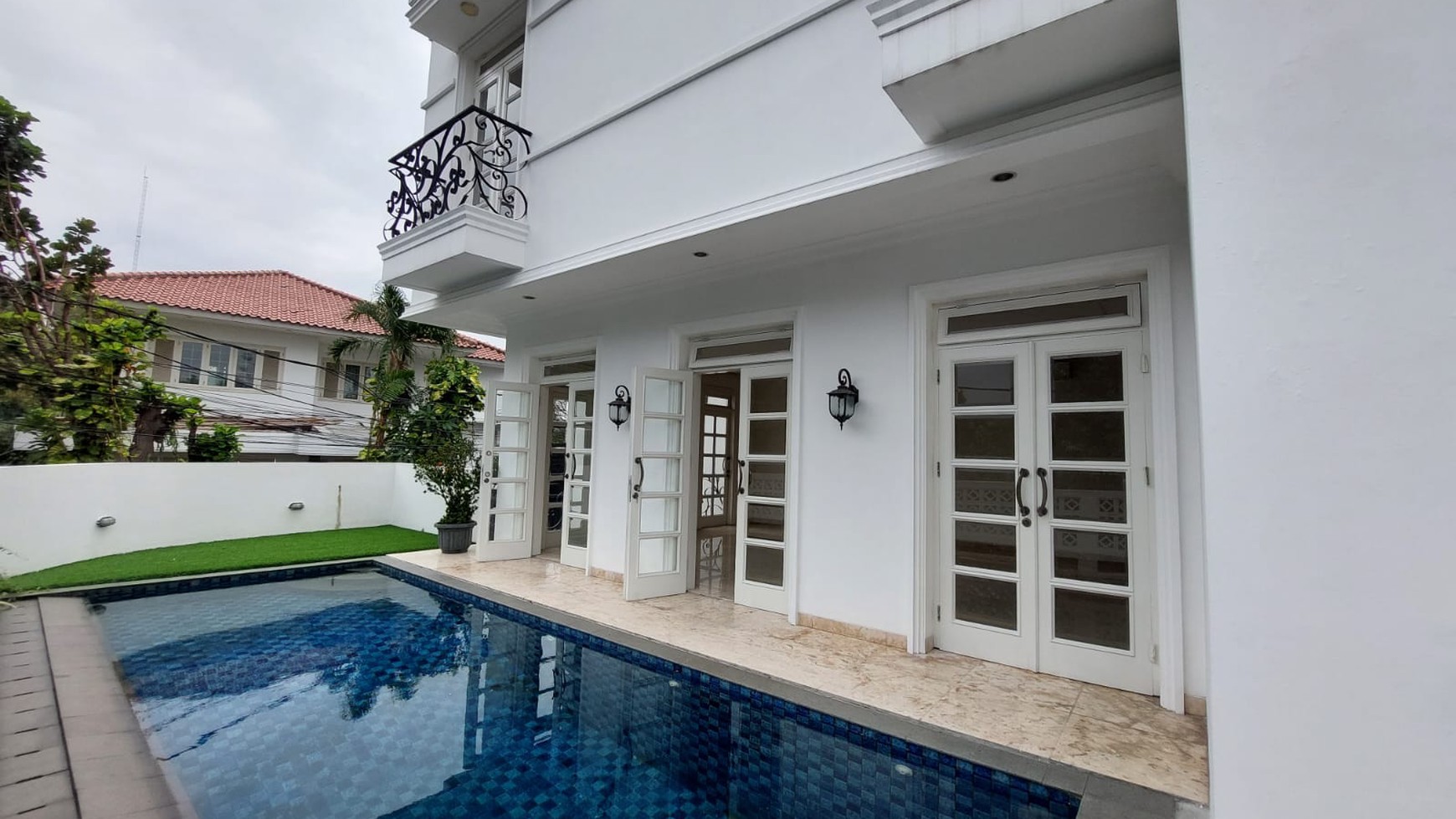 Rumah Rasa Villa Klasik Modern di Ampera Jakarta Selatan