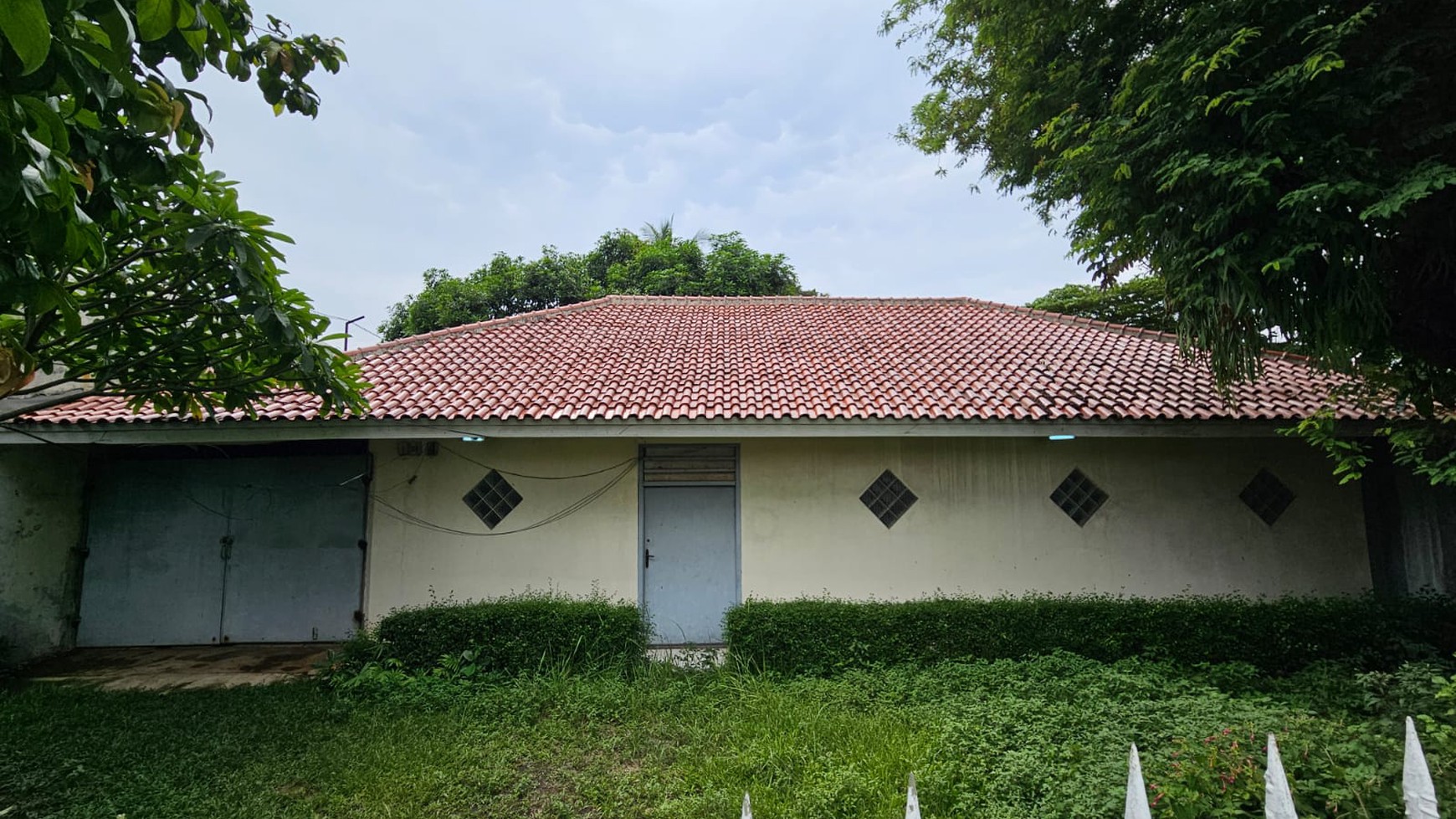 Rumah Hitung Tanah Di Jl RE Martadinata Ciputat Tangerang Selatan