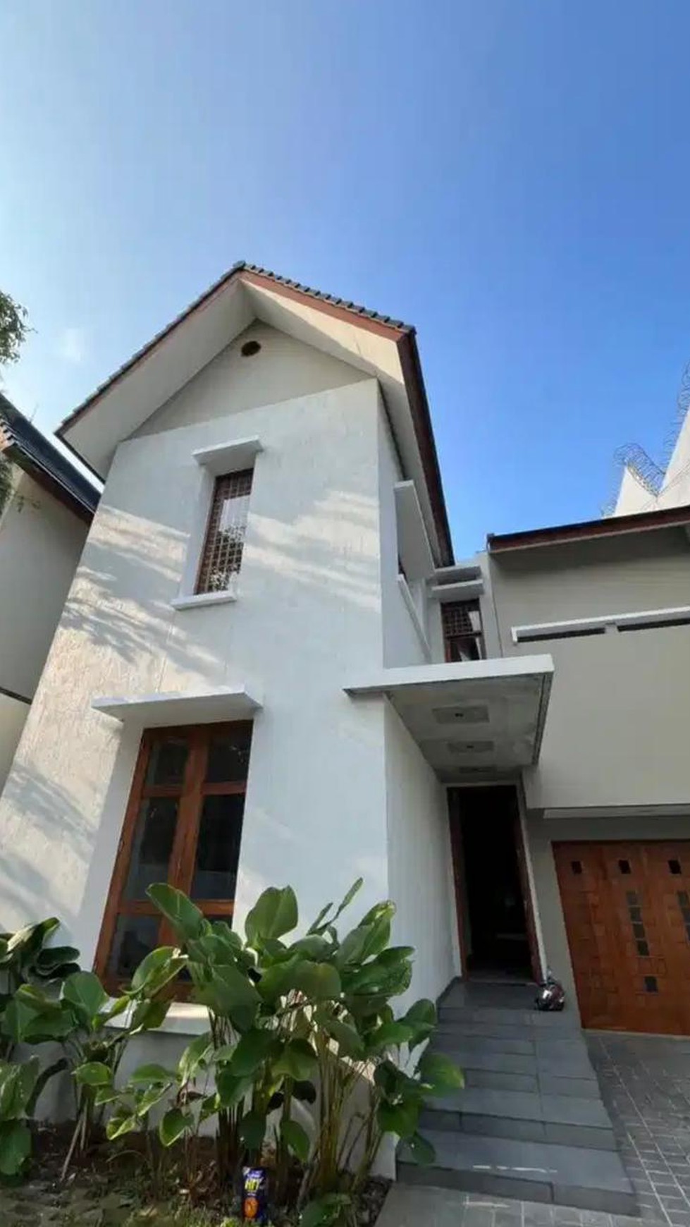 Rumah Dengan gaya minimalis area jatinegara