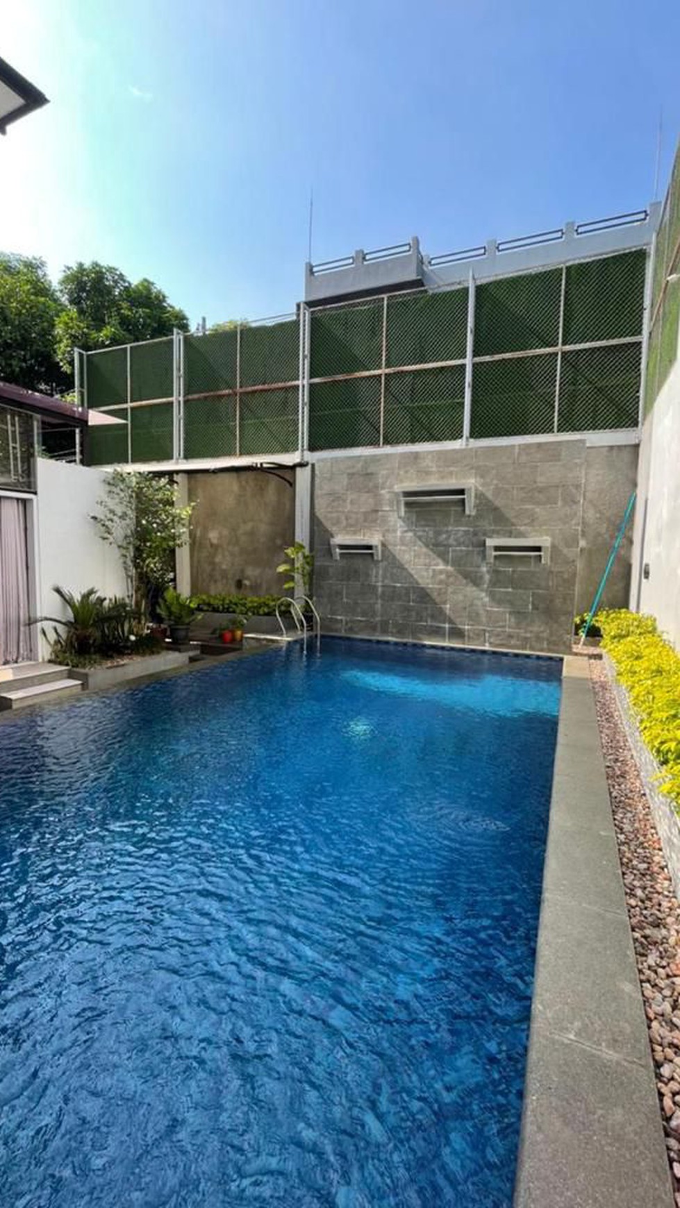 Rumah Mewah ada Kolam Renang di Tebet Barat, Jakarta Selatan 