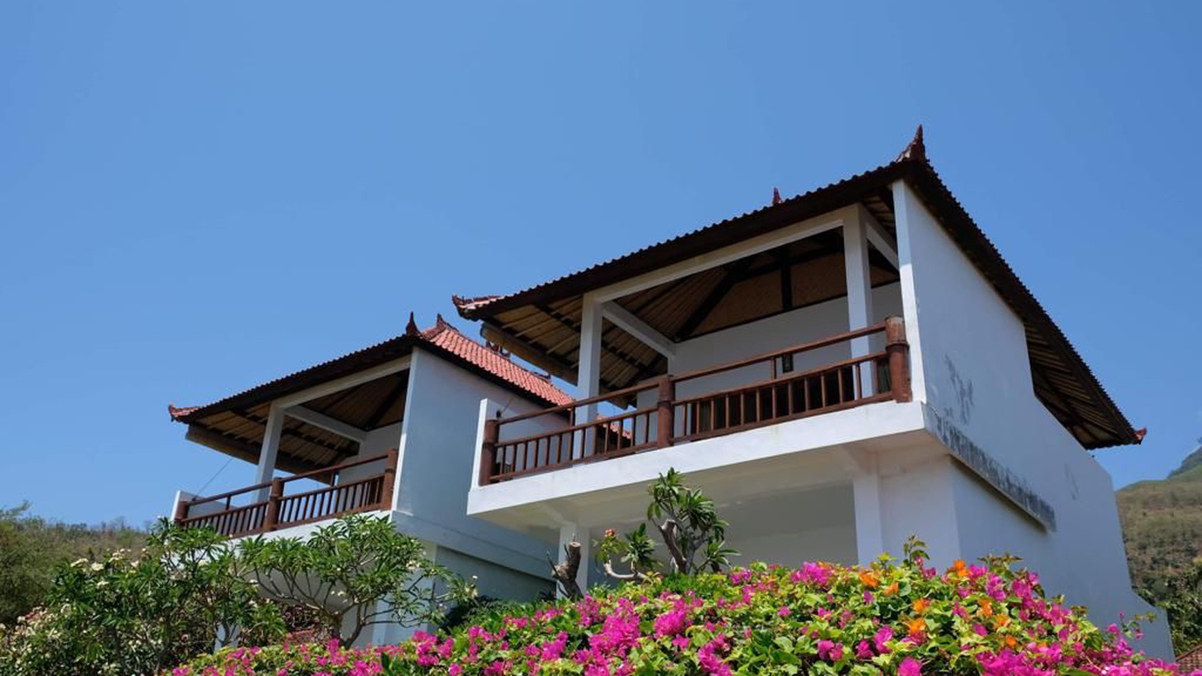 Beachfront Villa 9 Bedrooms Freehold In Amed Karang Asem