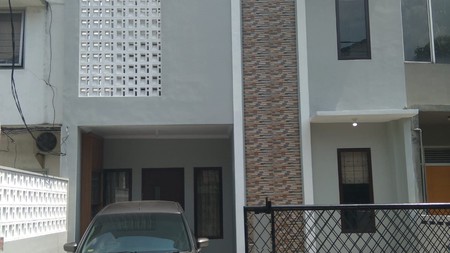 Rumah Minimalis, Bran New, sipa huni di Bintaro