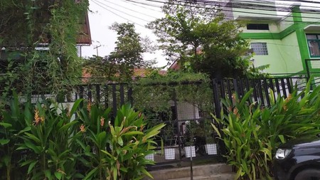 Rumah Hitung Tanah di Tebet Timur, Cocok untuk tempat usaha yang strategis di pusat Kuliner Tebet, Jakarta Selatan