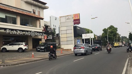 Tanah Komersial  3.145 m2 di Pinggir jalan Utama Kemang Raya Jakarta Selatan