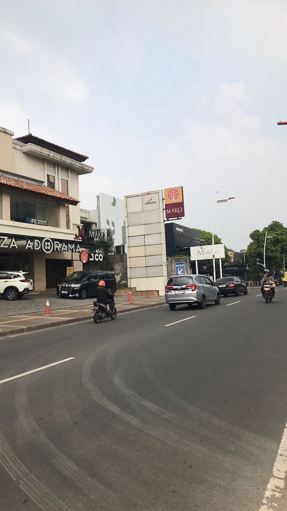 Tanah Komersial  3.145 m2 di Pinggir jalan Utama Kemang Raya Jakarta Selatan