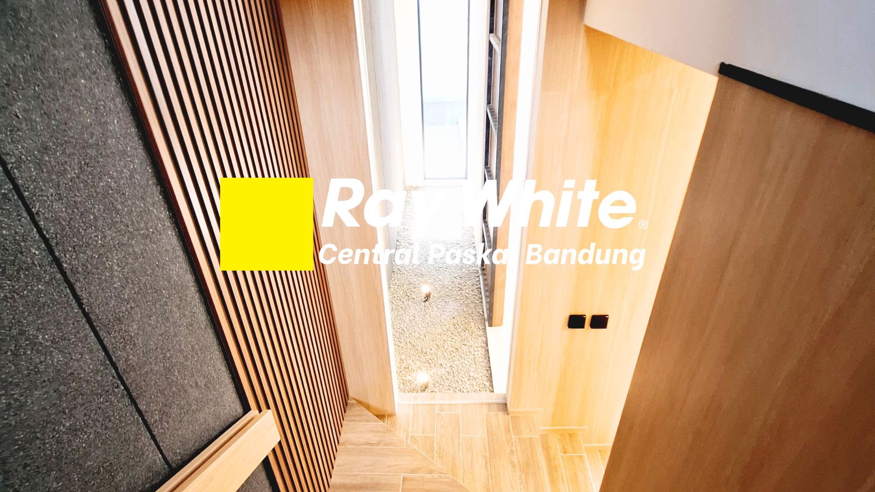 Rumah Baru Design Minimalis Modern di Setraduta Bandung