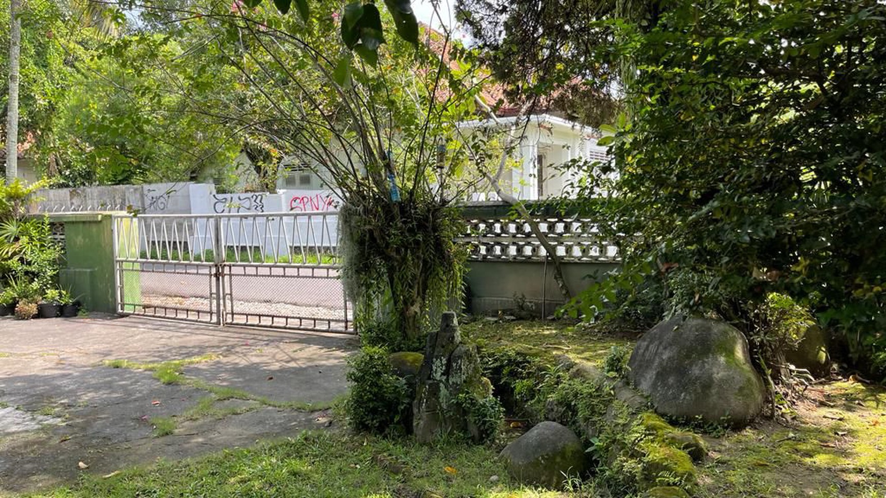 Rumah Luas Cocok Untuk Homestay Lokasi Tengah Kota Dekat SMKN3 