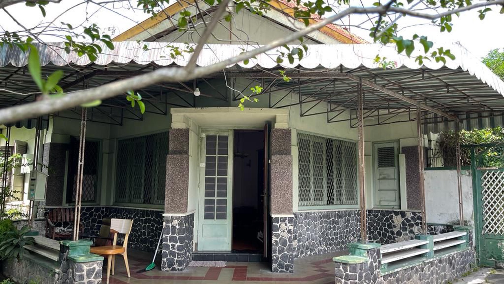 Rumah Luas Cocok Untuk Homestay Lokasi Tengah Kota Dekat SMKN3 