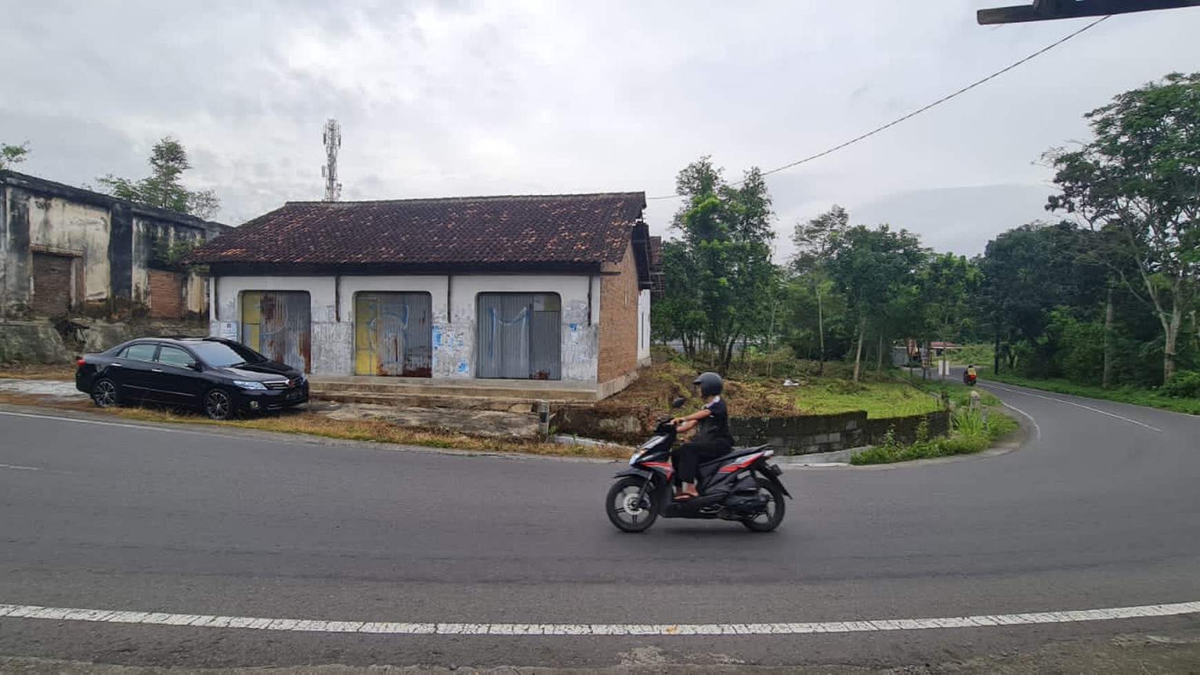 Tanah Pekarangan Luas 2100 Meter Persegi Lokasi Jalan Raya Selomartani, Kalasan