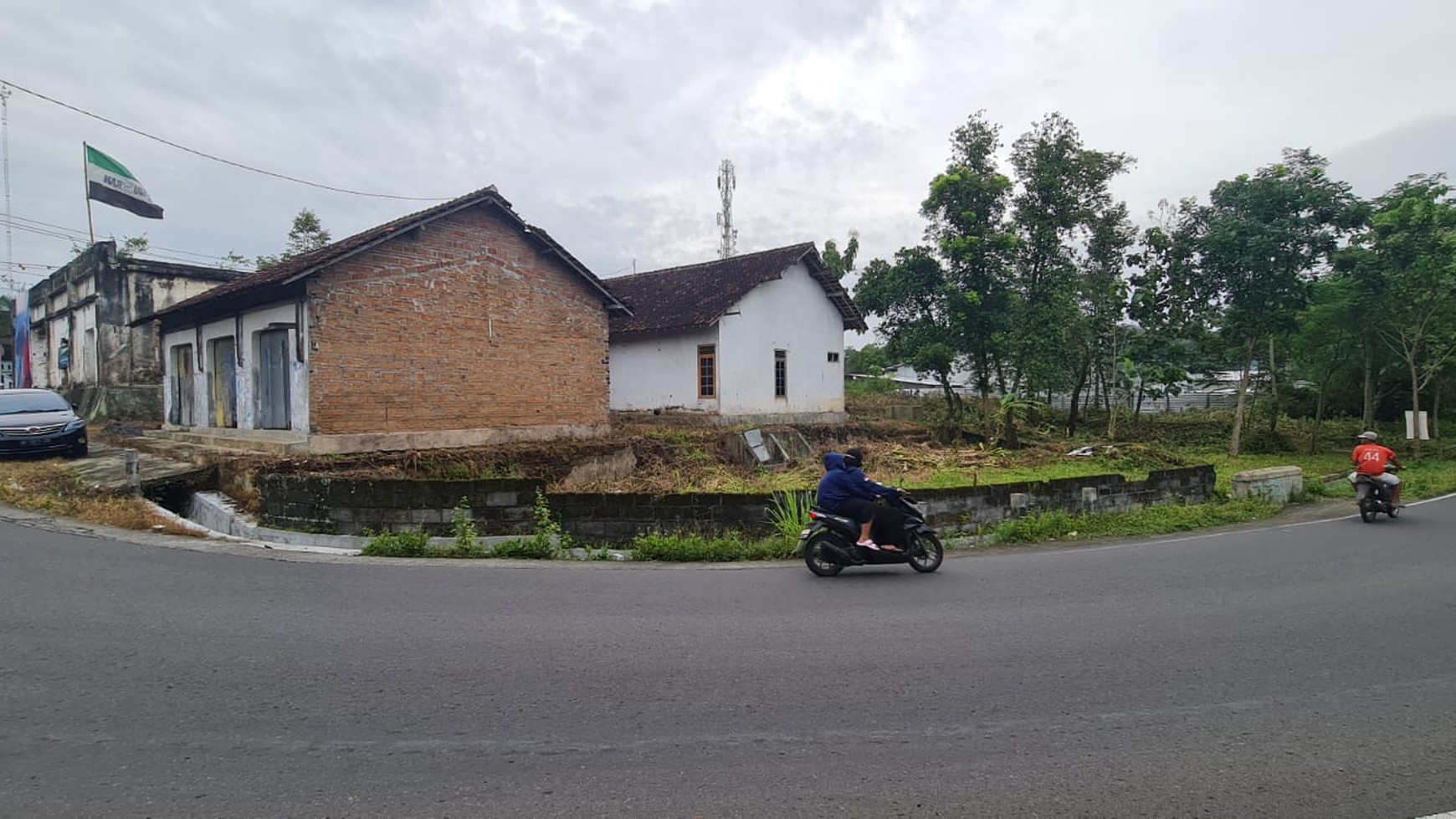 Tanah Pekarangan Luas 2100 Meter Persegi Lokasi Jalan Raya Selomartani, Kalasan