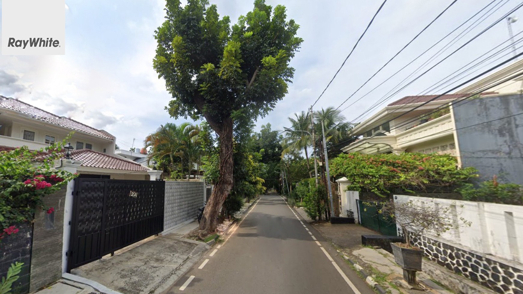 FOR SALE Rumah Nyaman dan Terawat Jalan Bayuwangi Menteng Jakarta Pusat