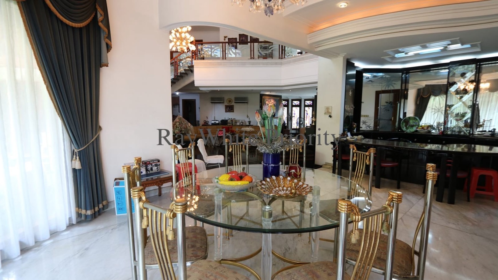 DIJUAL RUMAH MEWAH, NYAMAN & ASRI DI KOMPLEKS ELIT BUKIT GADING VILLA 