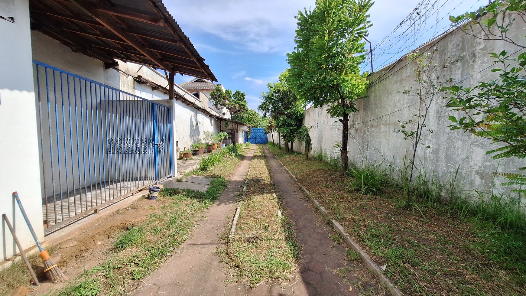 Rumah Mewah Tanah Luas di Karten Solo