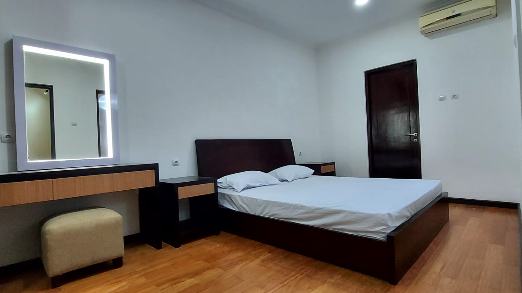 Rumah Full Furnished di Tatar Wangsakerta Kota Baru Parahyangan